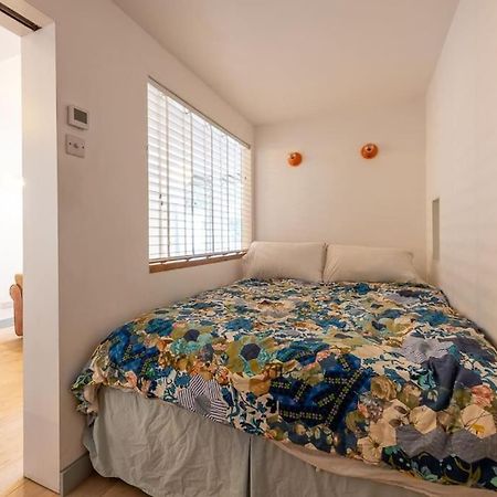 Lovely Self-Contained Basement Studio With Kitchen London Exterior foto