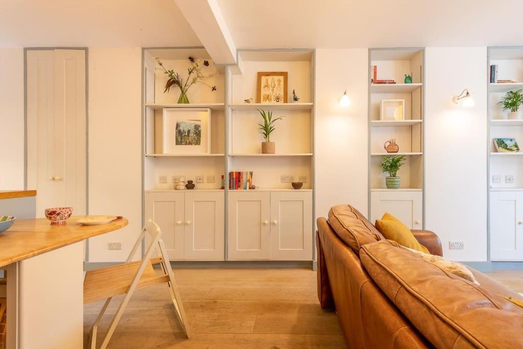 Lovely Self-Contained Basement Studio With Kitchen London Exterior foto